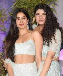 Jhanvi Kapoor with her sister Anshula
