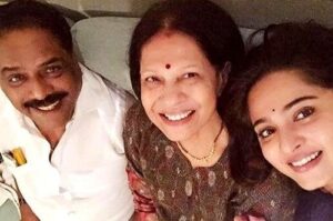 Anushka Shetty with her parents