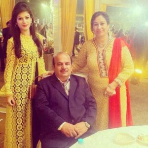 Bandgi Kalra with her parents