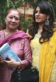 Raveena Tandon with her mother