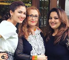 Ridhima Pandit with her mother & sister