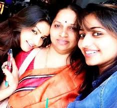 Nithya Ram with her mother & sister