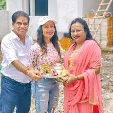 Neha Kakkar with her parents