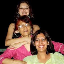 Saumya Tandon with her mother & sister