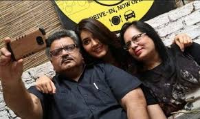Raashi Khanna with her parents