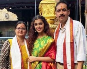 Malvika Sharma with her parents