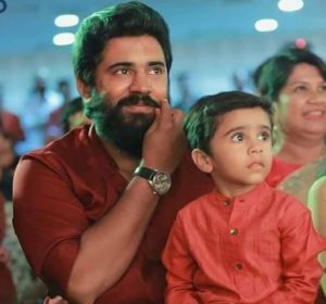 Nivin Pauly with his son