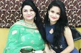 Avneet Kaur with her mother