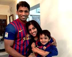 Byju Raveendran with his wife & son