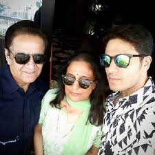 Gaurav Khanna with his parents