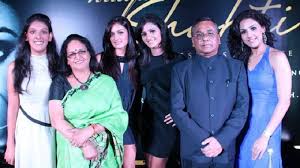 Kriti Mohan with her family