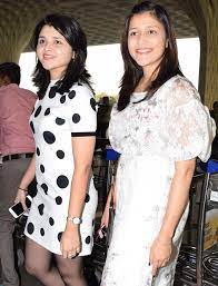 Mannara Chopra with her sister