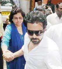 Emraan Hashmi with his mother