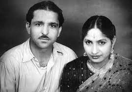 Mahashay Dharampal Gulati with his wife
