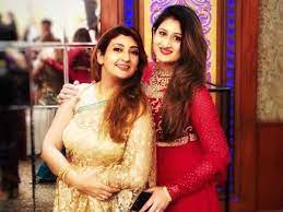 Juhi Parmar with her sister