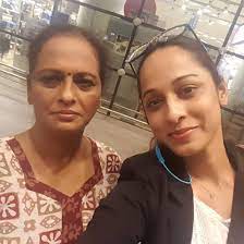 Ansha Sayed with her mother
