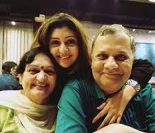 Juhi Parmar with her parents