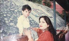 Simran Dhanwani with her mother