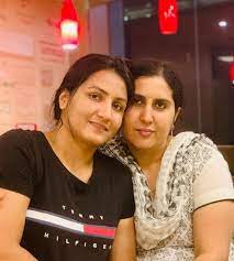 Pooja Rani with her sister