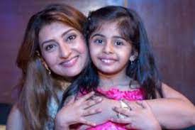 Juhi Parmar with her daughter