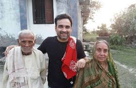 Pankaj Tripathi with his parents