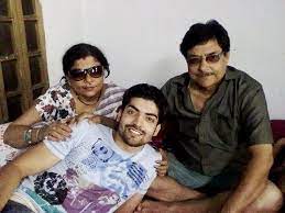 Gurmeet Choudhary with his parents
