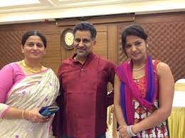 Gulki Joshi with her parents