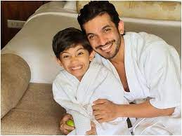 Arjun Bijlani with his son