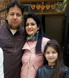 Harshaali Malhotra with her parents