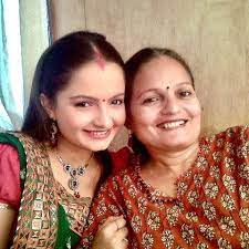 Giaa Manek with her mother